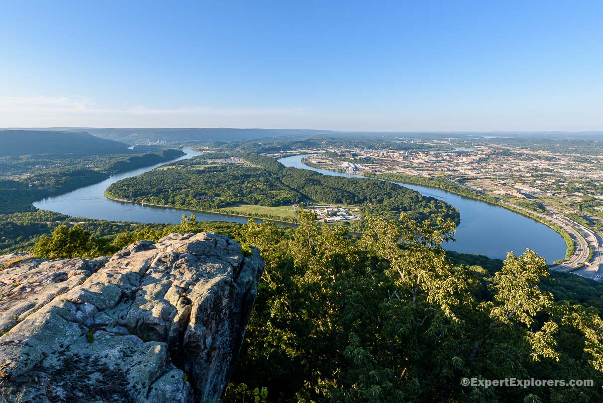 View over the snaking Tennessee River in Chattanooga, Tennessee